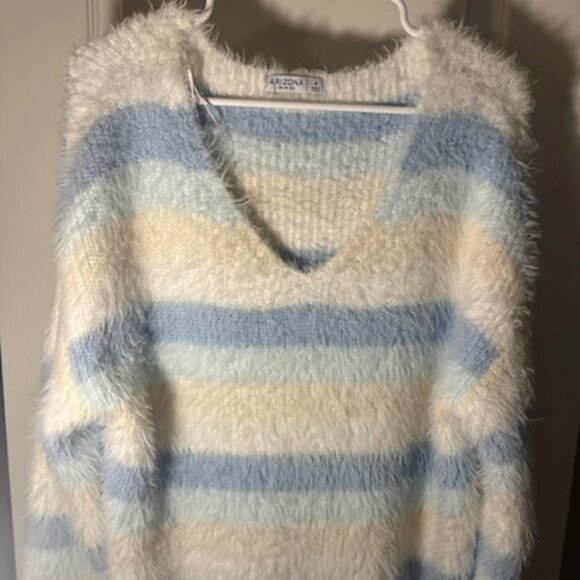 VINTAGE ARIZONA JEAN CO FUZZY PULLOVER SWEATER - Picture 2 of 4